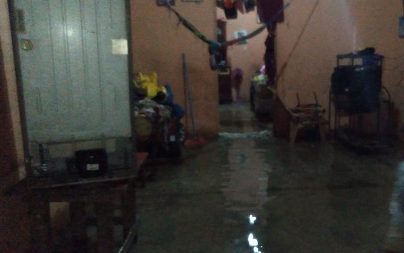 Inundación en vivienda ubicada en el cantón Chiguaste, Samayac, Suchitepéquez.