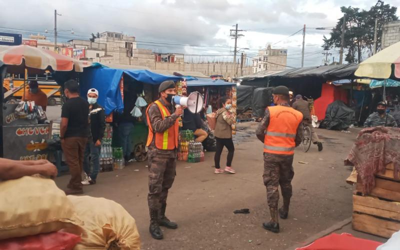 Brigada de Operaciones para Montaña invita a la población de Quetzaltenango a vacunarse contra el COVID-19