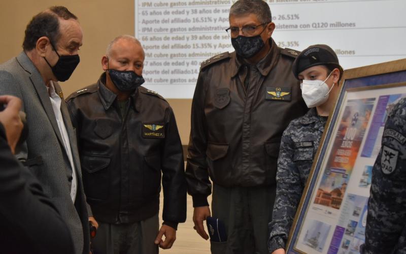 Presidente de la República evalúa resultados y ejecución del Ministerio de la Defensa Nacional y recibe la Política Nacional de Defensa