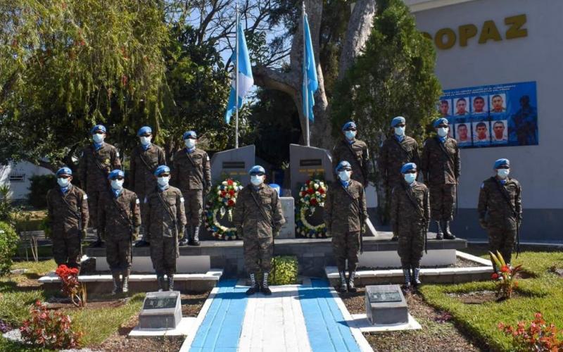 Conmemoran a los 8 héroes caídos en combate en Operaciones de Paz.