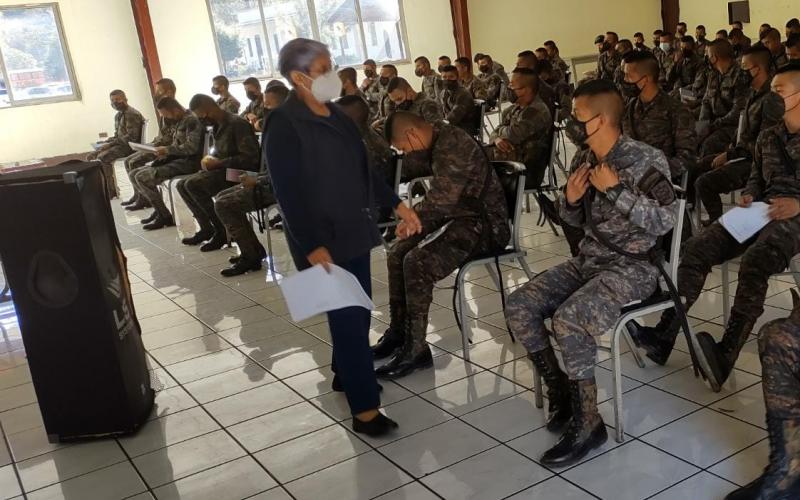 Soldados de la Primera Brigada de Infantería "Mariscal Zavala" se capacitan en hipodermia
