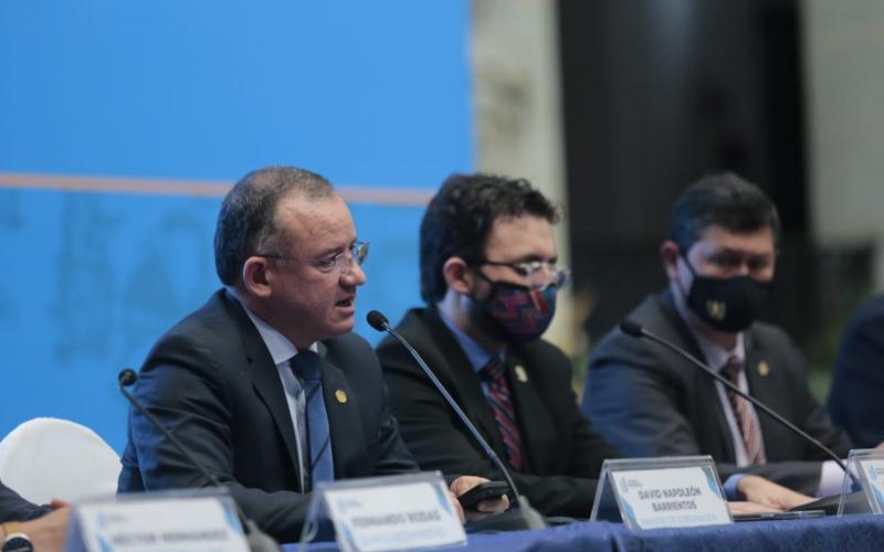 Ministro de Gobernación informa sobre la captura de implicado en el asesinato de una pareja 