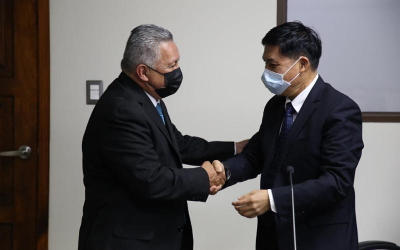 Ministro de Desarrollo con representante de la Embajada de China (Taiwán)