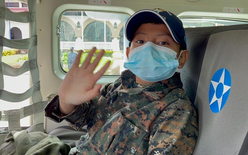 Niño cumplió sueño de ser piloto aviador honorario de la Fuerza Aérea Guatemalteca