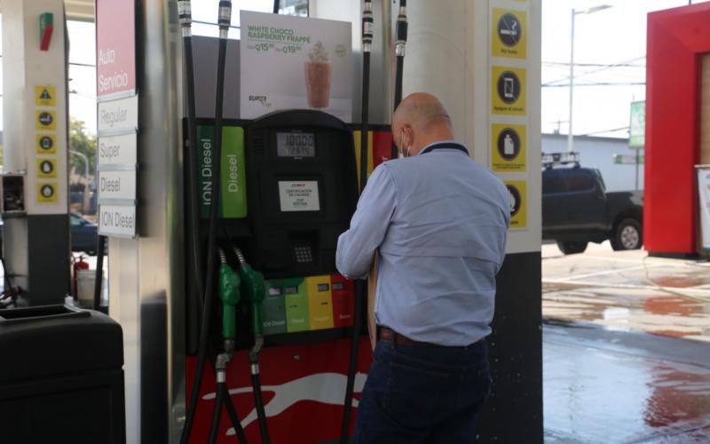 El MEM realiza operativos para la verificación de precios de combustible.