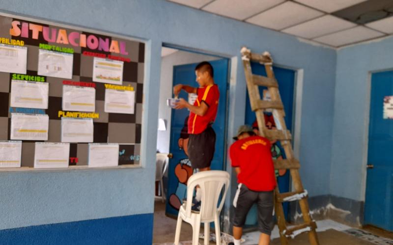 Brigada de Artillería de Campaña remoza Centro de Salud en Salamá, Baja Verapaz