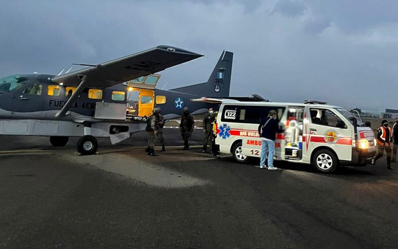 Fuerza Aérea Guatemalteca apoyó traslado aeromédico de bomberos heridos en incendio forestal