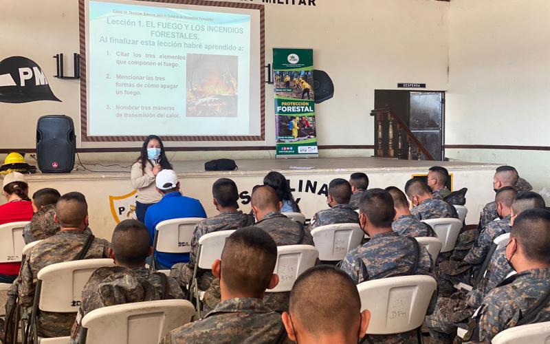 Policías Militares de la Segunda Brigada de Policía Militar iniciaron el curso de Bombero Forestal