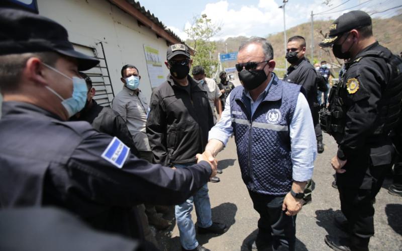 Autoridades supervisan labor policial en frontera con El Salvador