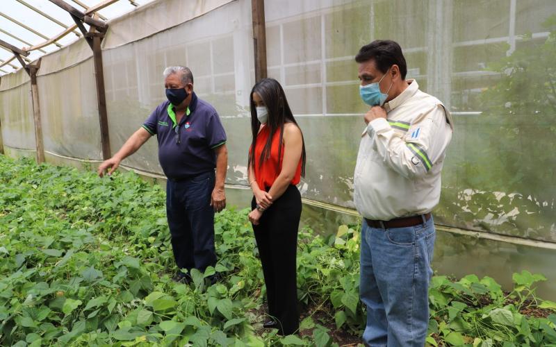 Personal del MARN enseña a jóvenes la importancia de cuidar el medio ambiente 