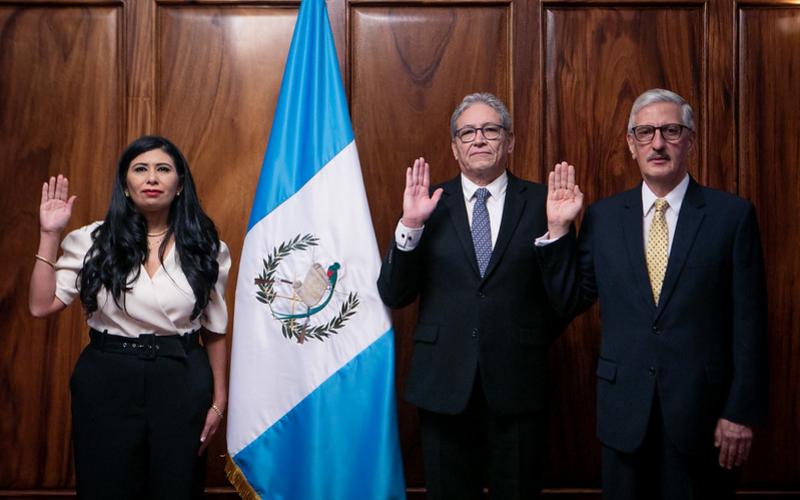 Presidente Alejandro Giammattei juramento a nuevo Directorio del CNEE