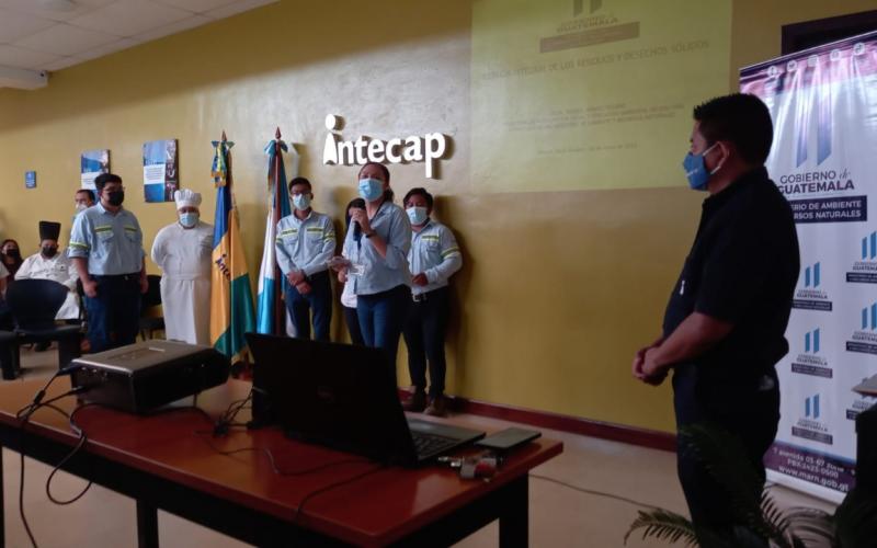 Capacitación sobre economía circular empodera a estudiantes de Salamá