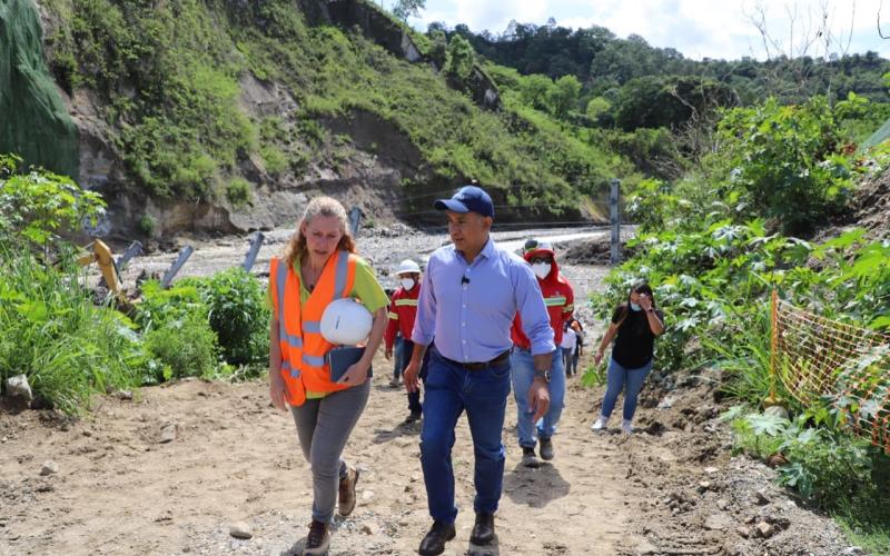 MARN y The Ocean Cleanup avanzan en proyecto piloto de retención de desechos en el río Las Vacas