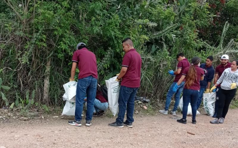 Estudiantes de San Antonio La Paz hacen su parte