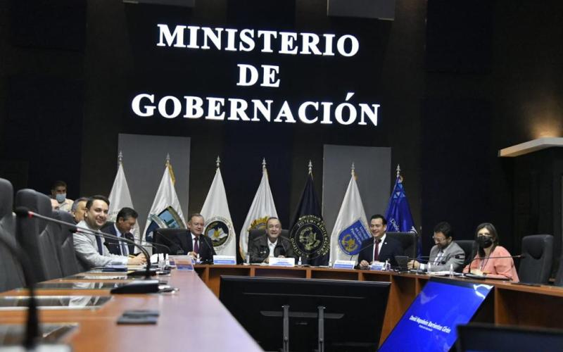 Presidente Alejandro Giammattei visita Ministerio de Gobernación 