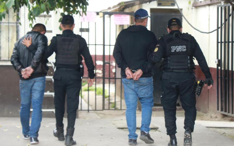 Operativos policiales permiten captura de presuntos asaltantes