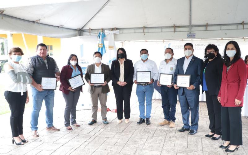Certifican y Recertifican Municipios como Amigos de la Lectura