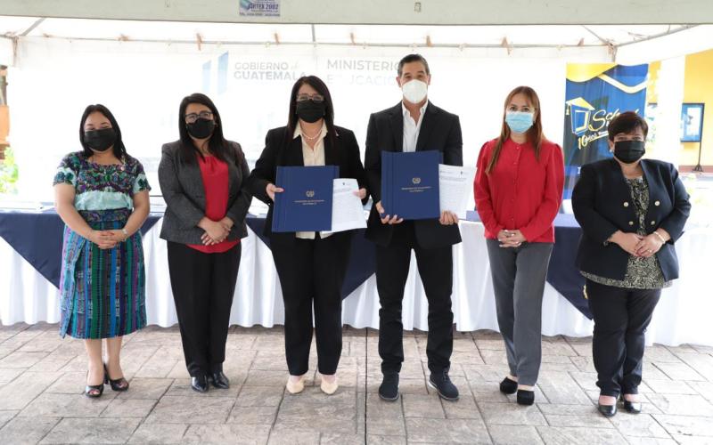 Mineduc y School Media Guatemala firman convenio para fortalecer Programa Nacional de Convivencia en Armonía