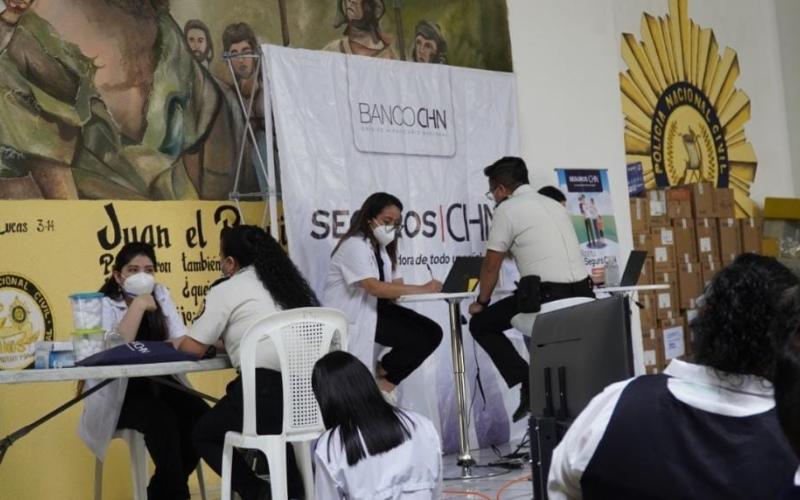 Jornada médica beneficia a personal policial