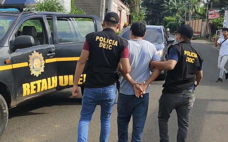 Hombre capturado poseía pornografía infantil
