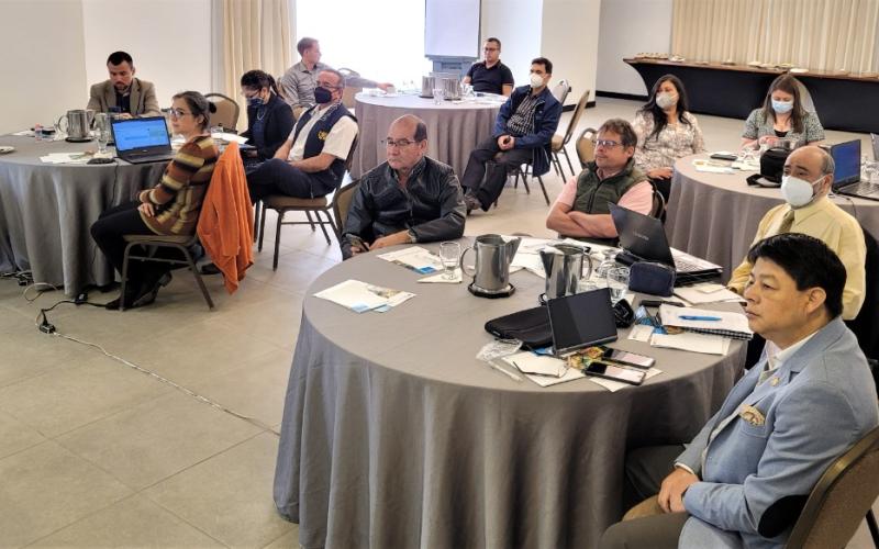 Fotografía donde reciben capacitación para el desarrollo del proyecto de infraestructura de la calidad