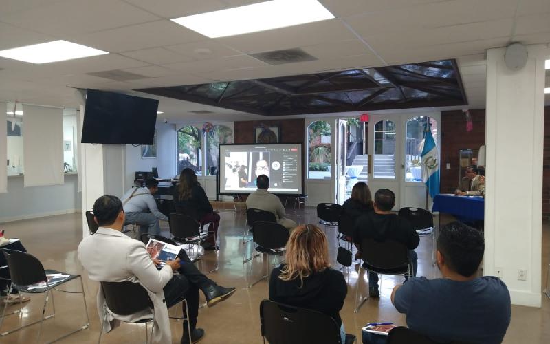 Exposición de productos con distintivo Sello Blanco en los Estados Unidos.