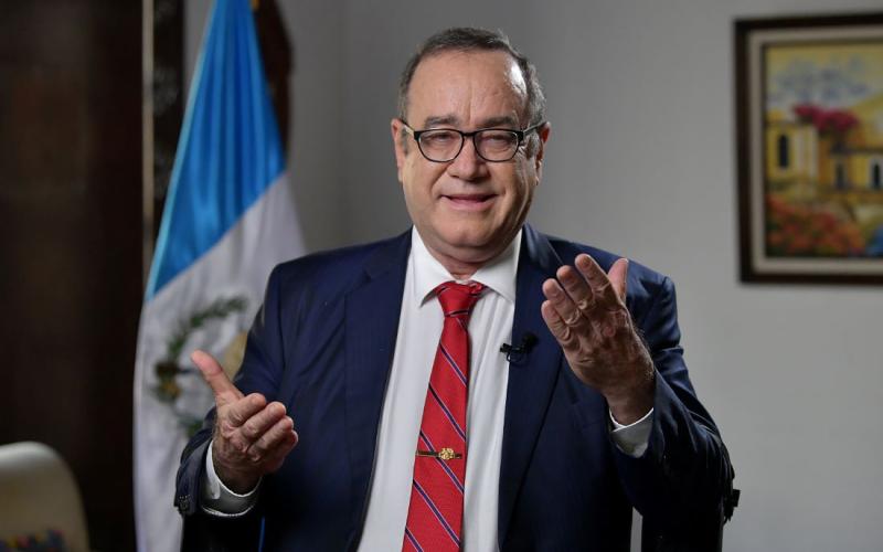 En Consulta con el Dr. Giammattei