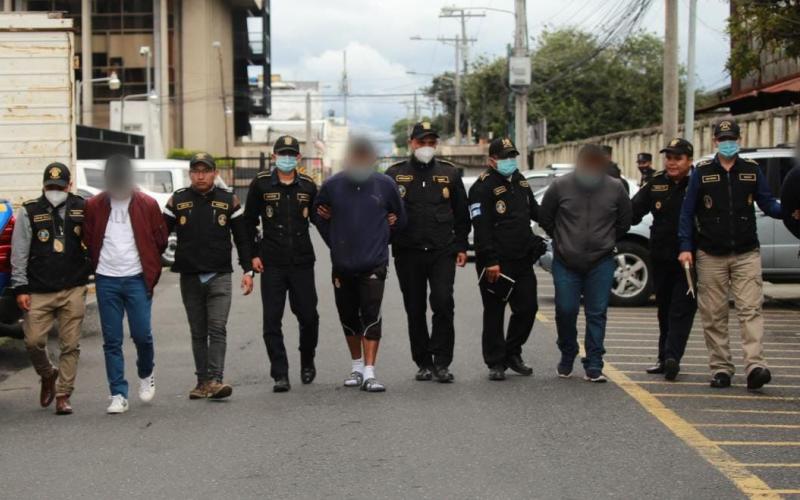 Inspectoría General da cumplimiento a órdenes de captura contra agentes policiales