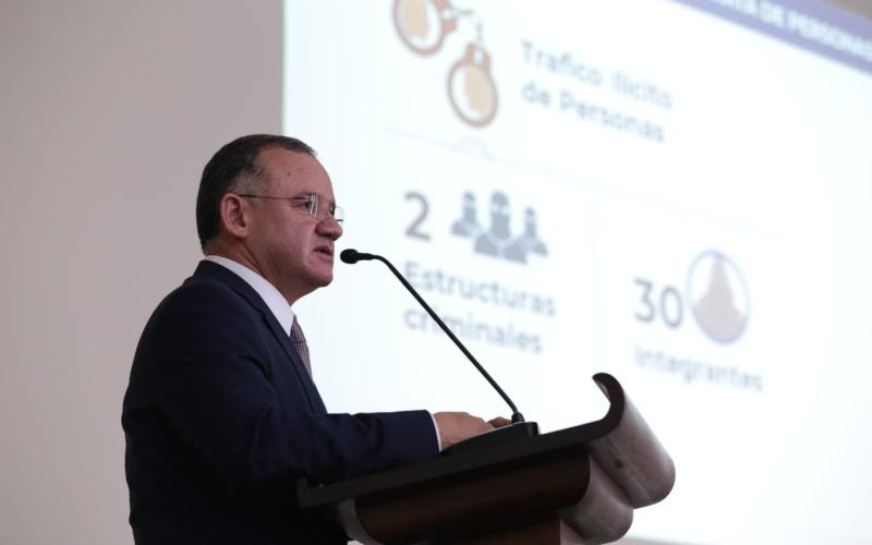 Ministro Barrientos presenta a embajadores y cónsules del país agenda de seguridad