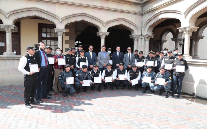 Agentes policiales se especializan en combate al contrabando y defraudación aduanera