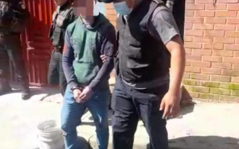 Decomisan celulares y capturan a hombre con material pornográfico infantil