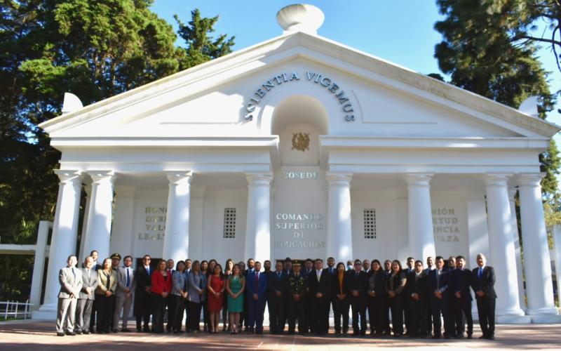 Alumnos del Colegio de Altos Estudios Estratégicos de las Fuerzas Armadas de El Salvador visitaron el Comando Superior de Educación del Ejército de Guatemala.