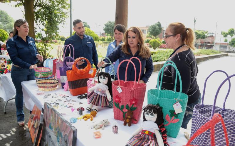 Promueven productos elaborados por privados de libertad en Feria Paseo Artesanal