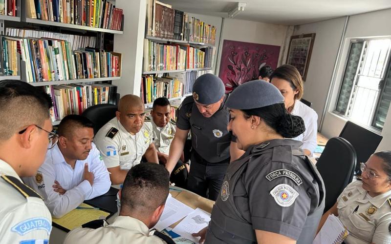 Agentes se especializan en acercamiento y policía comunitaria
