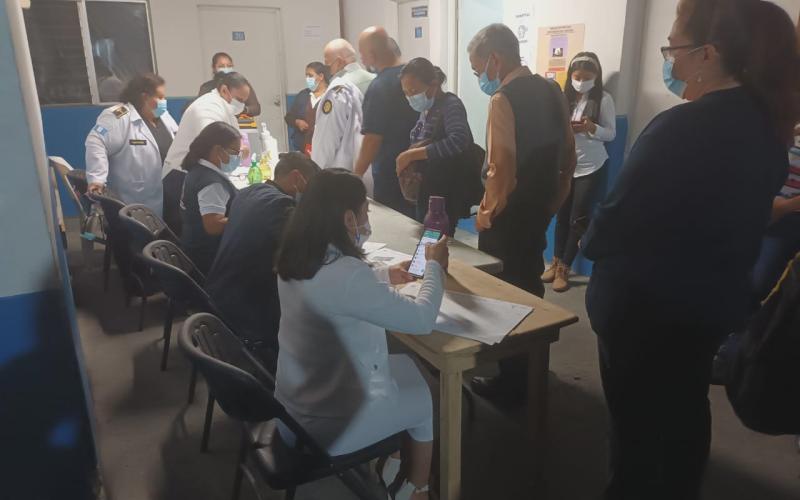 Realizan jornada de vacunación en la PNC