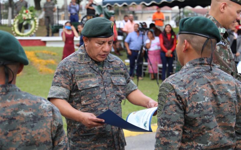 41 Soldados concluyen exitosamente el II Curso de Liderazgo Militar.