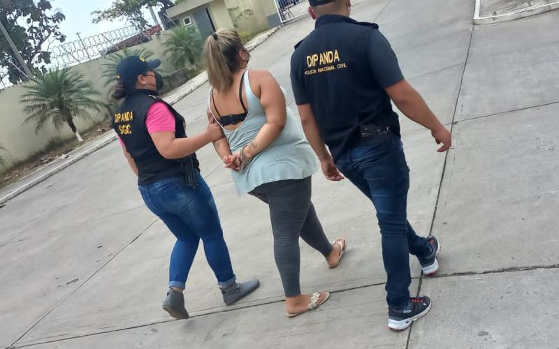 Mujer es detenida por delitos de extorsión