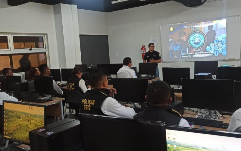 Personal de Ciberdelitos capacita a investigadores de criminalística