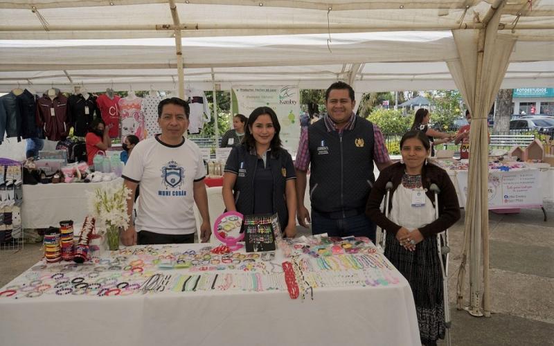 Emprendedores de Cobán, presentan sus productos en feria de comercialización