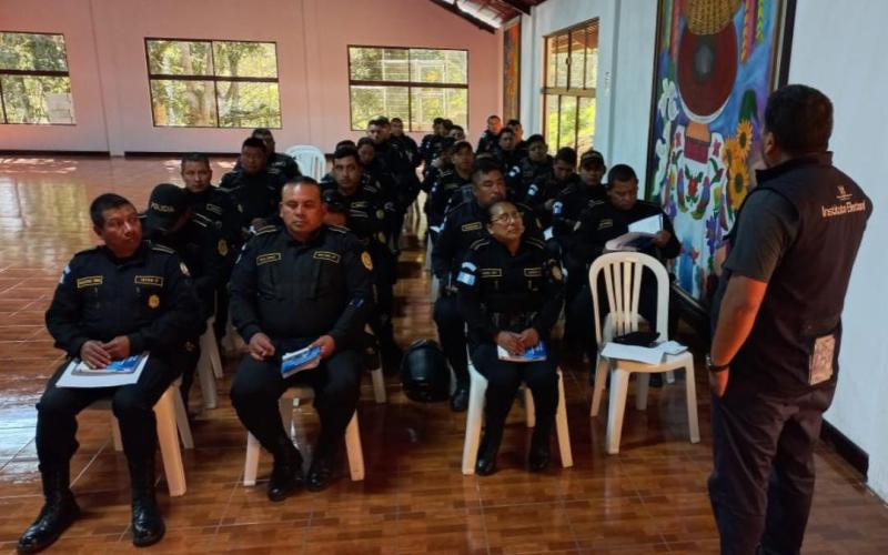 Imparten curso de actualización a agentes de PNC sobre la Ley Electoral