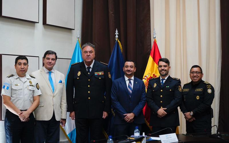 Guatemala y España fortalecen acercamiento para brindar capacitaciones antinarcóticas