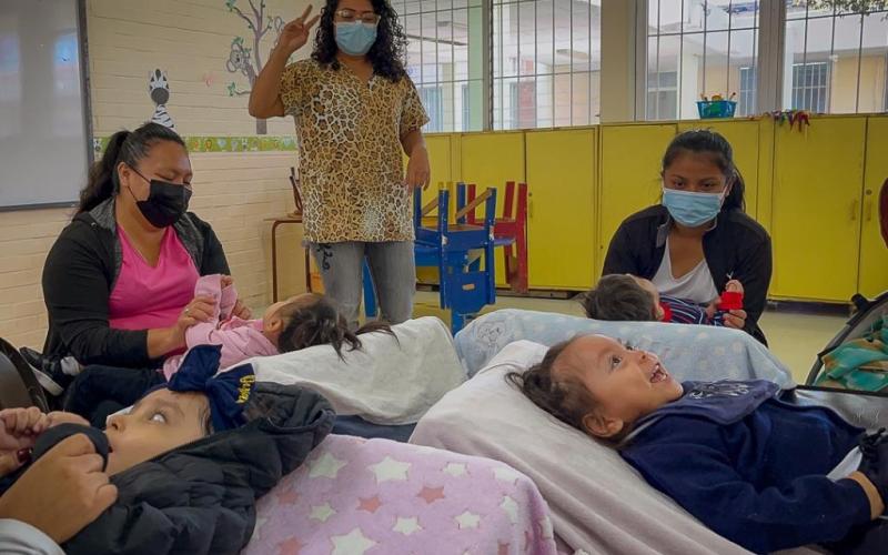Las educadoras, niñas y niños empezaron un año lleno de ilusiones