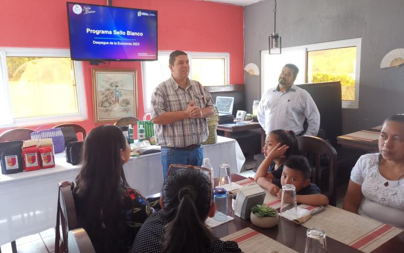 60 empresarios conocen los beneficios para obtener el distintivo Sello Blanco