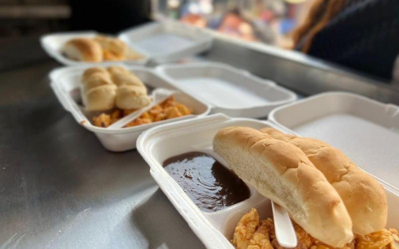 Alimentos servidos en Comedor Social