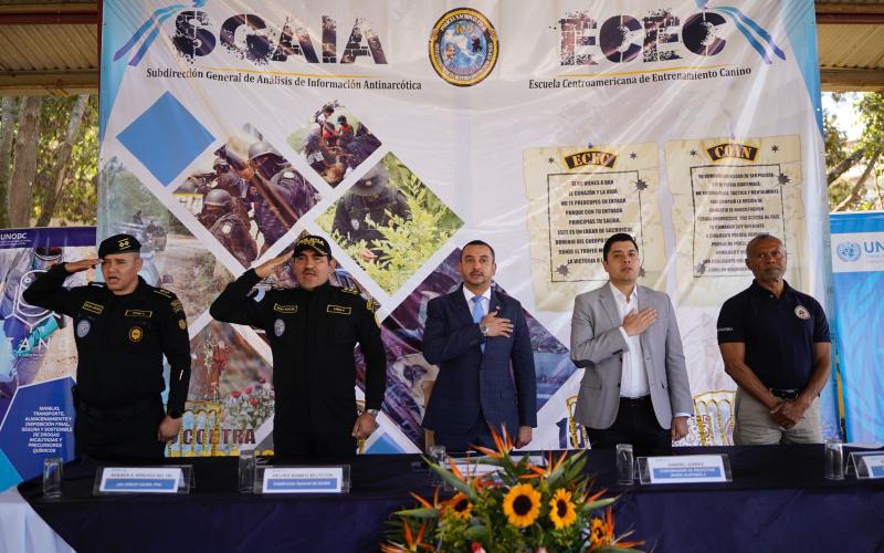 Curso antinarcótico busca identificar y destruir sustancias químicas