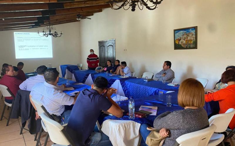Mipymes reciben taller sobre obtención de licencias ambientales en Jalapa