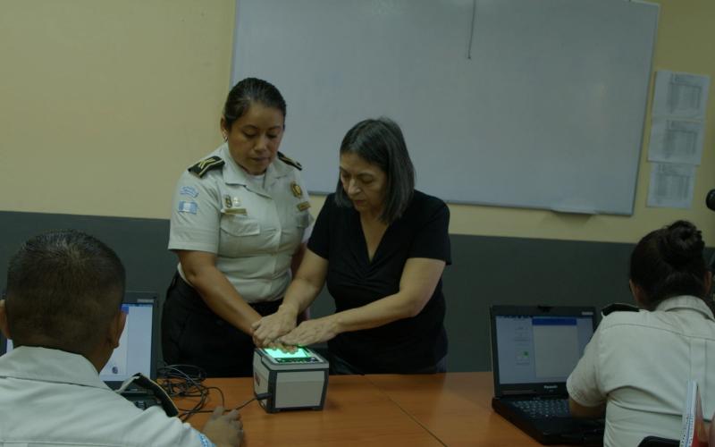 Gabinete criminalístico fortalece conocimientos de investigadores policiales