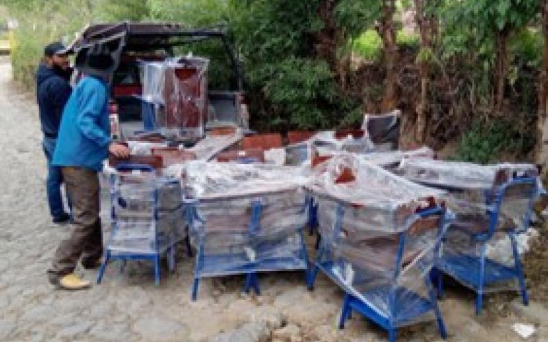 Más de cien centros educativos de San Marcos reciben mobiliario escolar