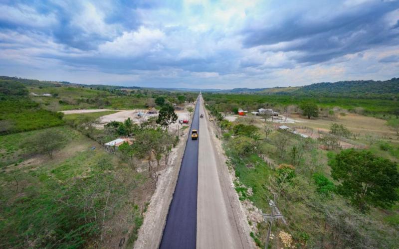  mejoramiento de la carretera CA-13 Puerta del Cielo, Melchor de Mencos, Petén.