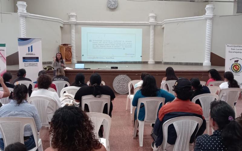 Emprendedores reciben capacitación sobre Creación de Modelo de Negocion la búsqueda continua de apoyar a las Mipymes y emprendedores de Sacatepéquez, la sede de Dinamización Económica del Ministerio de Economía de ese departamento llevó a cabo el taller “Desarrollo de Modelo de Negocio Lean Canvas”, impartido con la finalidad de fortalecerlos en temas como segmentación de clientes, establecimiento de propuesta de valor a través de canales y la creación de una ventaja diferencial. Consta de la elaboración de